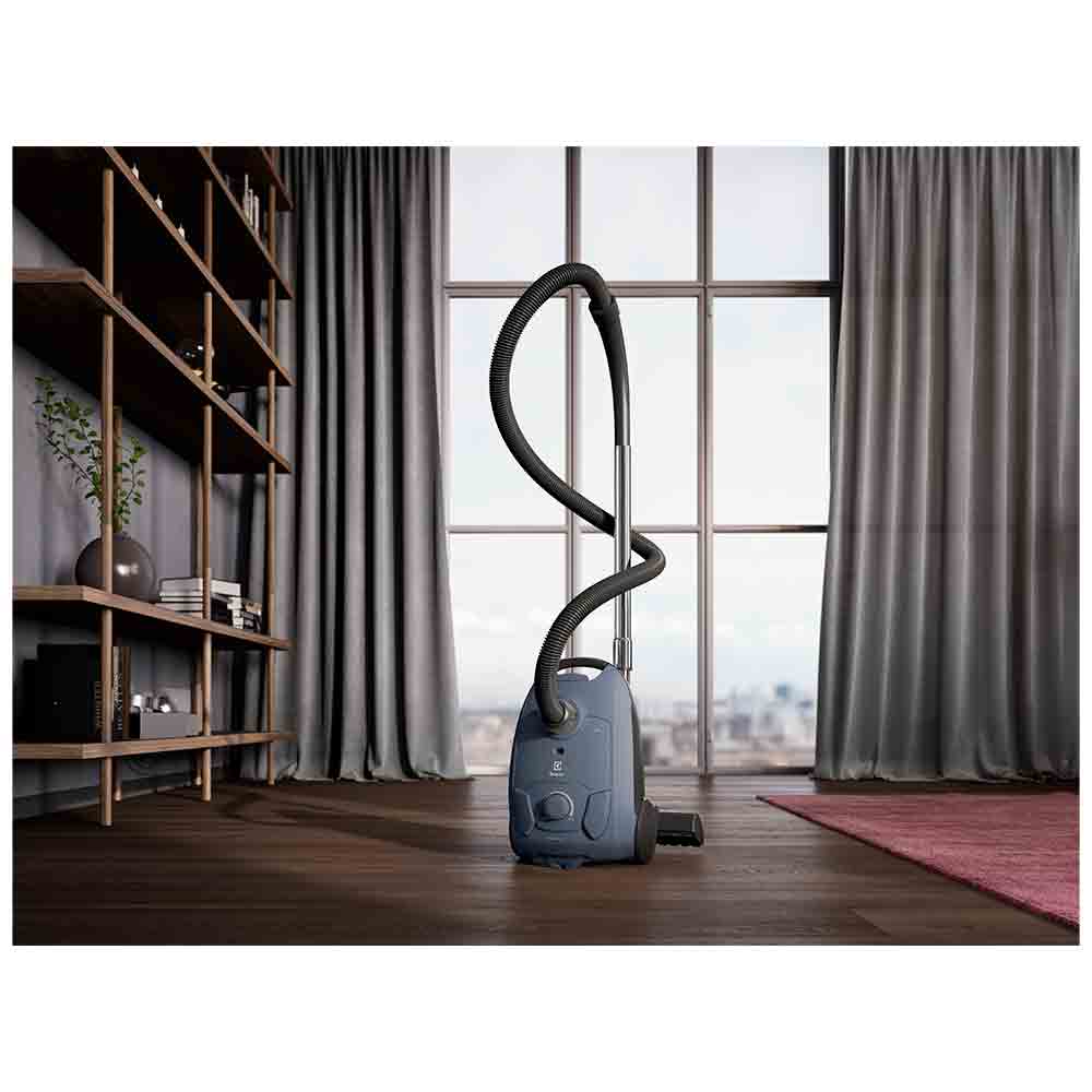 Aspirador de Pó com Saco Electrolux Experience Capacidade de 3 Litros com Filtro Hepa - EQP40