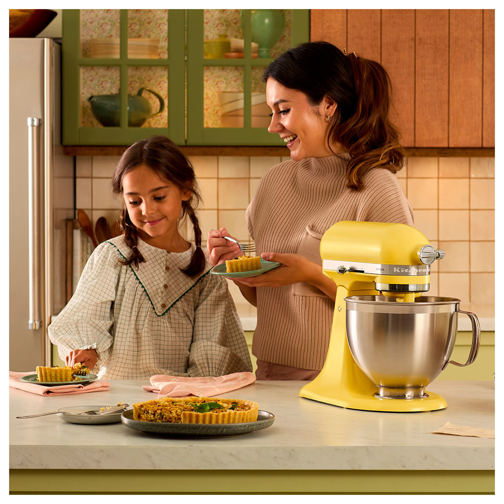 Batedeira KitchenAid Artisan com 10 Velocidades e 04 Batedores Butter